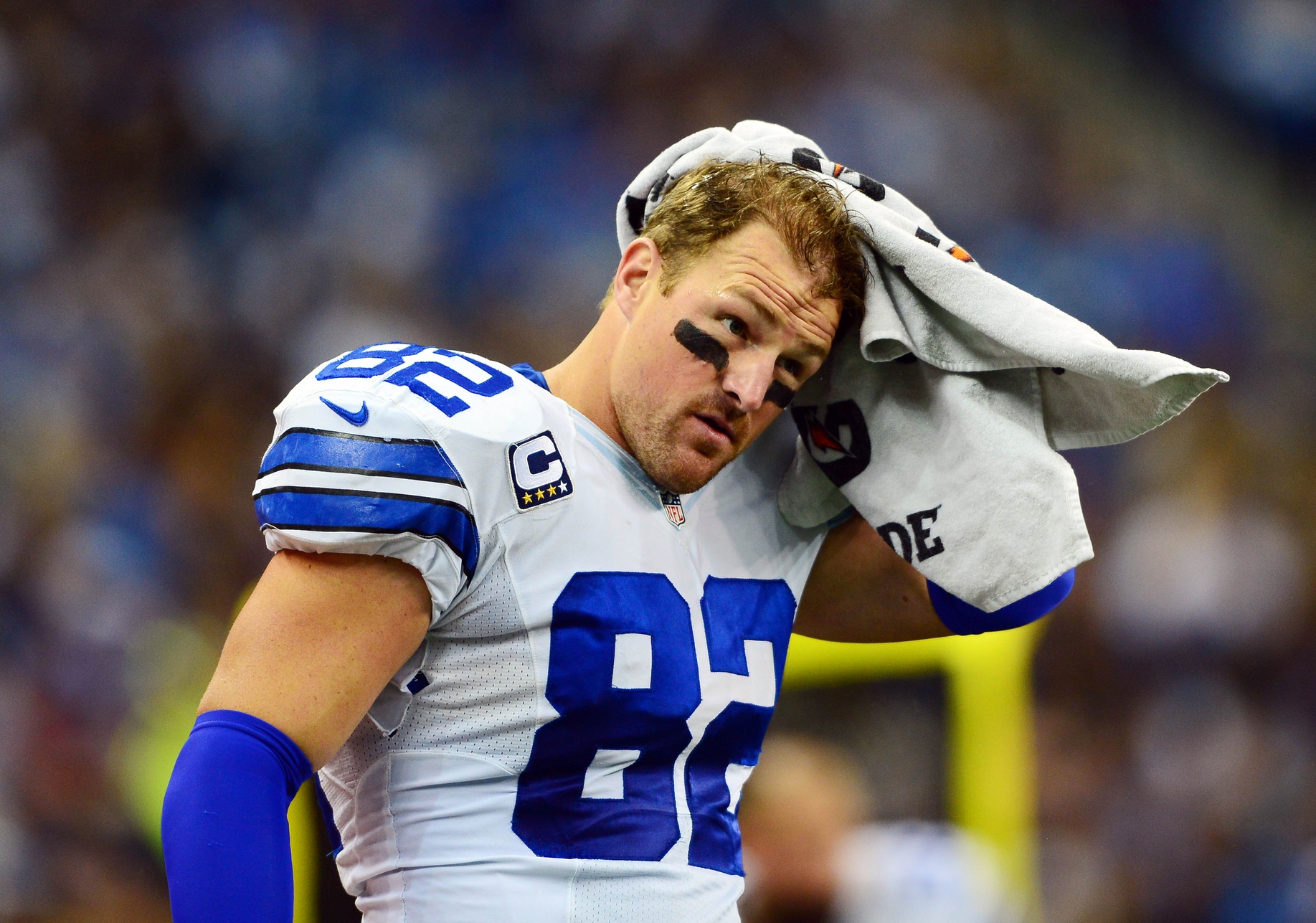 Jason Witten Getting Comfy In His Bunny Slippers1835 x 1287