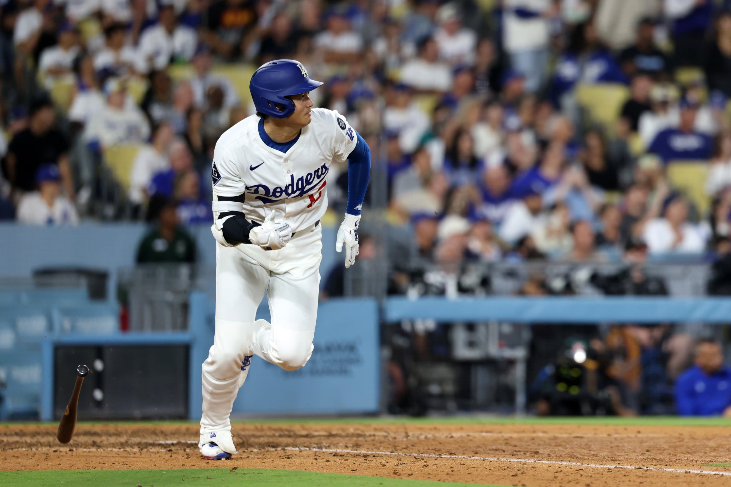 https://sportsnaut.com/cdn-cgi/image/quality=80,format=auto,onerror=redirect,metadata=none/wp-content/uploads/2025/09/MLB-San-Francisco-Giants-at-Los-Angeles-Dodgers-27115069-scaled.jpg