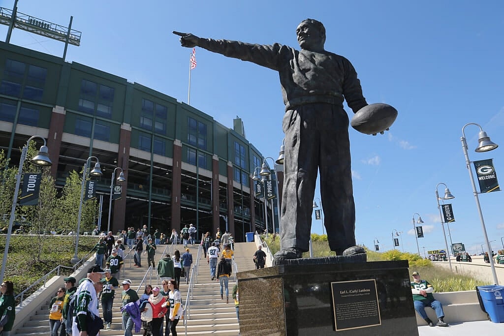 GREEN BAY, WI - SEPTEMBER 14:  General view of Lambeau Field and the Curly Lambeau statue during the game between the Green Bay Packers and the New York Jets at Lambeau Field on September 14, 2014 in Green Bay, Wisconsin.  (Photo by Al Pereira/New York Jets/Getty Images)