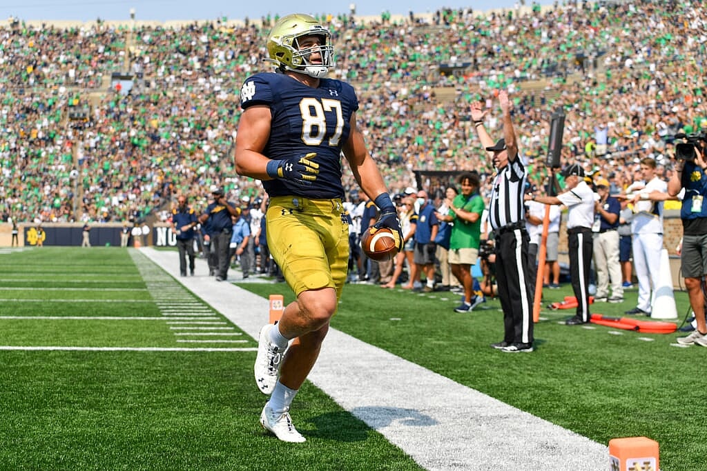 Notre Dame narrowly beats Toledo, Twitter reacts accordingly