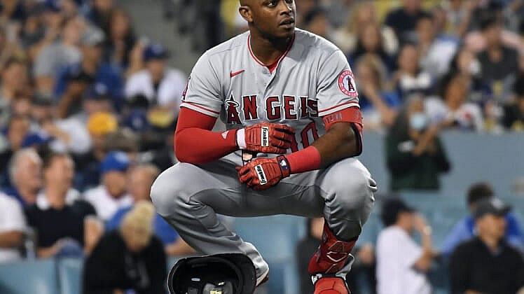 los angeles dodgers sign justin upton