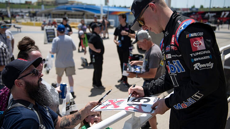 NASCAR: Truck Series Heart Of America 200