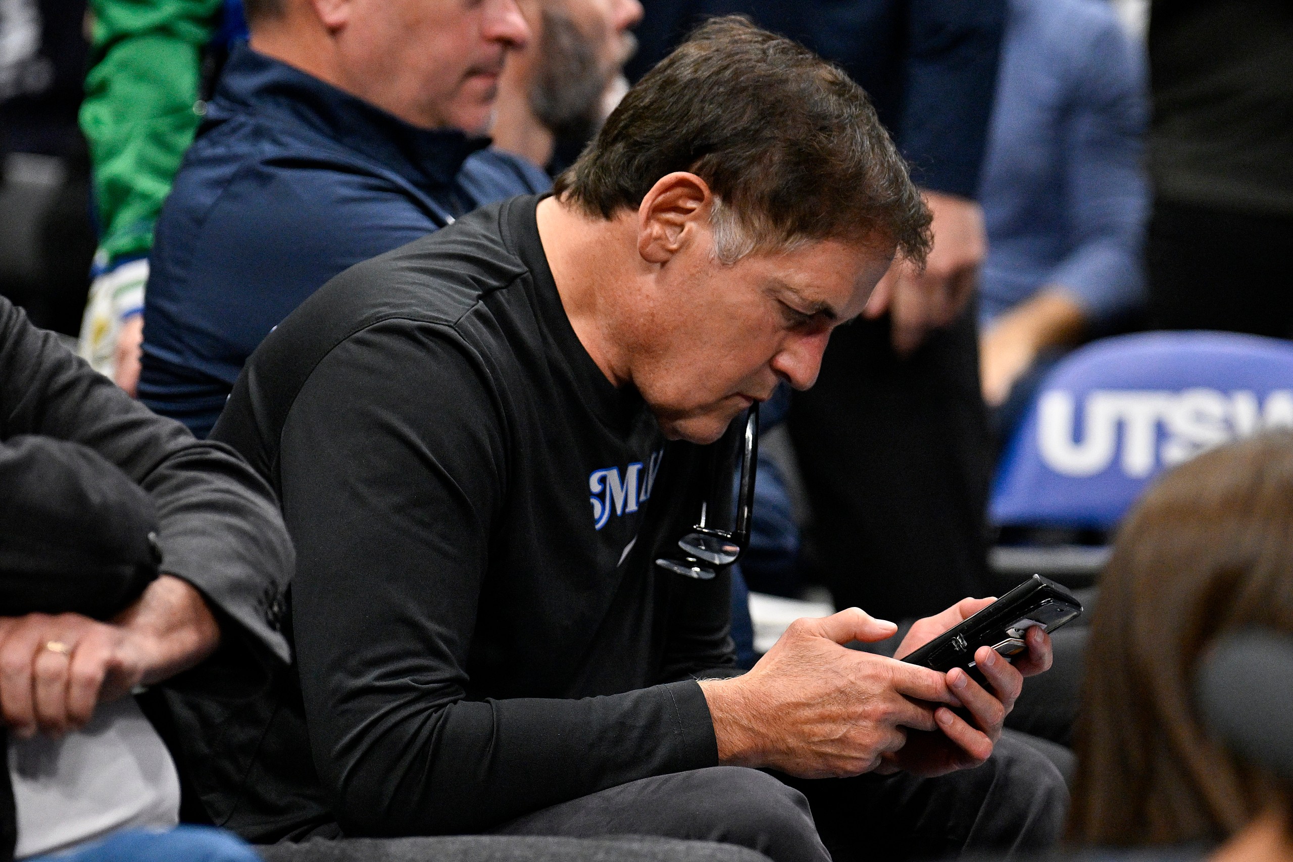 Luka Doncic, Los Angeles Lakers, Dallas Mavericks, Anthony DavisNBA: Paris Games 2025-San Antonio Spurs vs Indiana Pacers