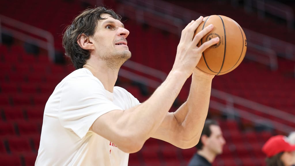 biggest hands in the nba