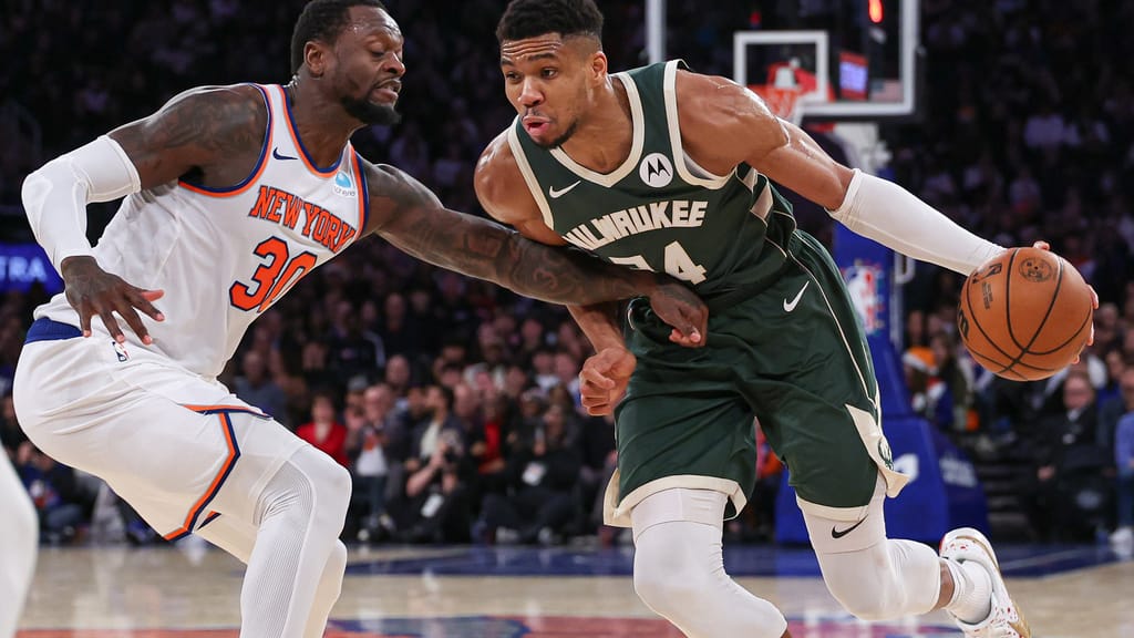Milwaukee Bucks Giannis Antetokounmpo against the New York Knicks