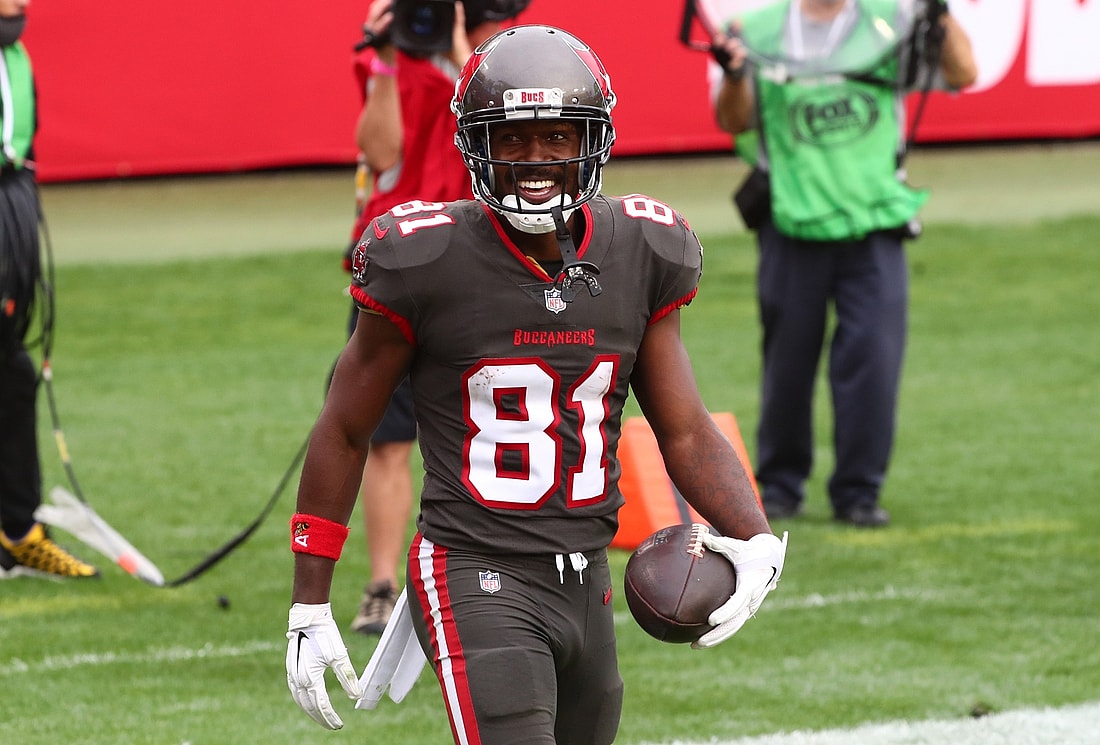 Antonio Brown re-signs with Tampa Bay Buccaneers, impact on 2021 NFL Draft