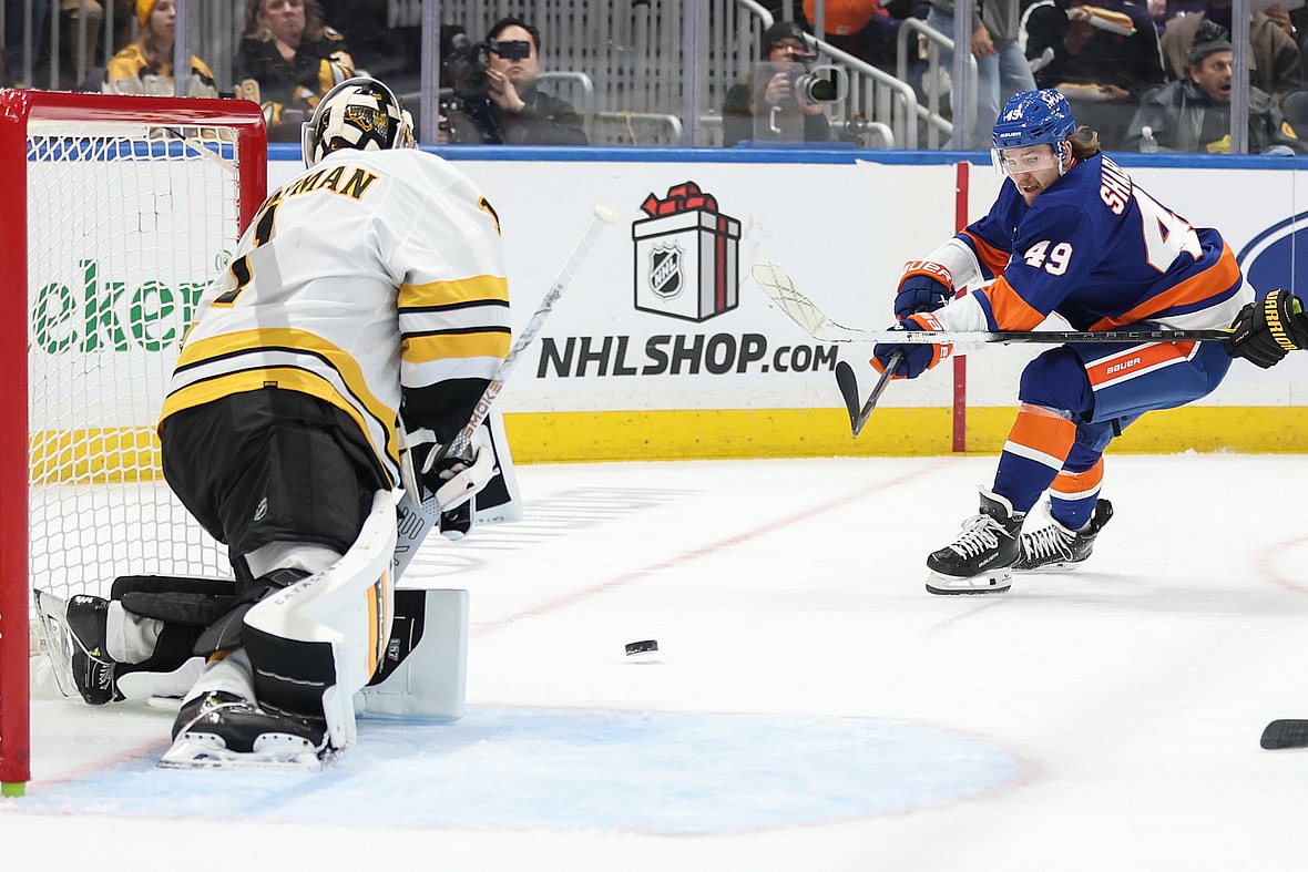 NHL: Boston Bruins at New York Islanders