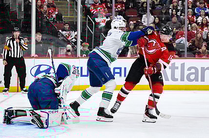 NHL: Vancouver Canucks at New Jersey Devils