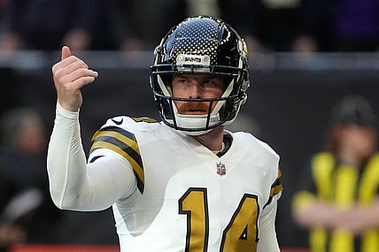 Oct 2, 2022; London, United Kingdom; New Orleans Saints quarterback Andy Dalton (14) gestures in the second half against the Minnesota Vikings during an NFL International Series game at Tottenham Hotspur Stadium. The Vikings defeated the Saints 28-25. Mandatory Credit: Kirby Lee-USA TODAY Sports