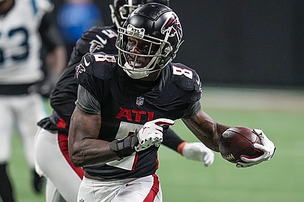 Oct 30, 2022; Atlanta, Georgia, USA; Atlanta Falcons tight end Kyle Pitts (8) runs after a catch against the Carolina Panthers during the second half at Mercedes-Benz Stadium. Mandatory Credit: Dale Zanine-USA TODAY Sports