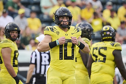 Sep 2, 2023; Eugene, Oregon, USA; Oregon Ducks quarterback Bo Nix (10) signals to the sideline during the second half against the Portland State Vikings at Autzen Stadium. Mandatory Credit: Troy Wayrynen-USA TODAY Sports