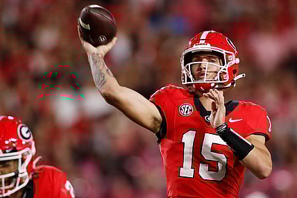 Georgia quarterback Carson Beck (15) throws a touchdown pass to Georgia wide receiver Rara Thomas (5) during the first half of a NCAA college football game against Kentucky in Athens, Ga., on Saturday, Oct. 7, 2023.