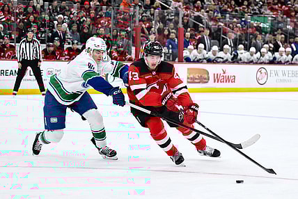 NHL: Vancouver Canucks at New Jersey Devils