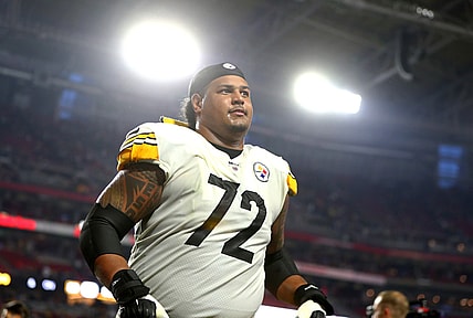Dec 8, 2019; Glendale, AZ, USA; Pittsburgh Steelers offensive tackle Zach Banner (72) against the Arizona Cardinals at State Farm Stadium. Mandatory Credit: Mark J. Rebilas-USA TODAY Sports