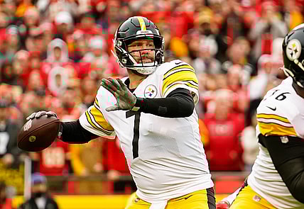 Dec 26, 2021; Kansas City, Missouri, USA; Pittsburgh Steelers quarterback Ben Roethlisberger (7) throws a pass against the Kansas City Chiefs during the first half at GEHA Field at Arrowhead Stadium. Mandatory Credit: Jay Biggerstaff-USA TODAY Sports