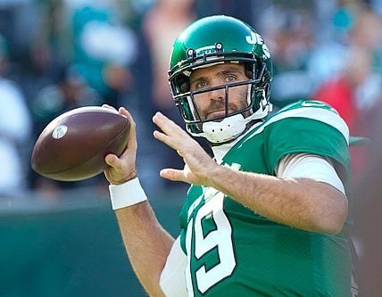 Nov 21, 2021; East Rutherford, N.J., USA;  New York Jets quarterback Joe Flacco (19) pre game at MetLife Stadium. Mandatory Credit: Robert Deutsch-USA TODAY Sports