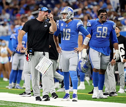 Head coach Dan Campbell talks with Detroit Lions quarterback Jared Goff during action against the San Francisco 49ers, Sunday, September 12, 2021 at Ford Field.

Lions 49ers