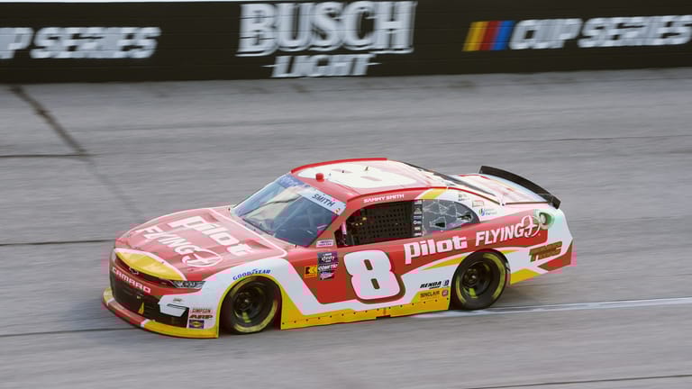 NASCAR Xfinity: Sport Clips Haircuts VFW Help A Hero 200