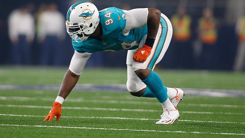 Aug 19, 2016; Arlington, TX, USA; Miami Dolphins defensive end Mario Williams (94) in game action against the Dallas Cowboys at AT&T Stadium. Dallas won 41-14. Mandatory Credit: Tim Heitman-USA TODAY Sports