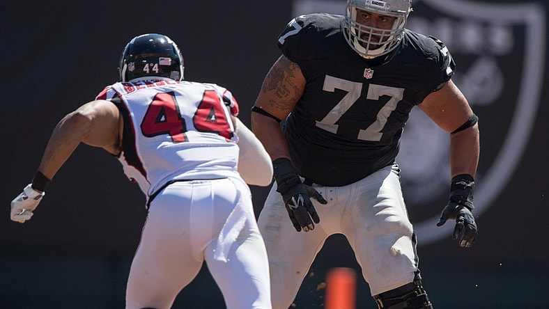 The Oakland Raiders will release right tackle Austin Howard