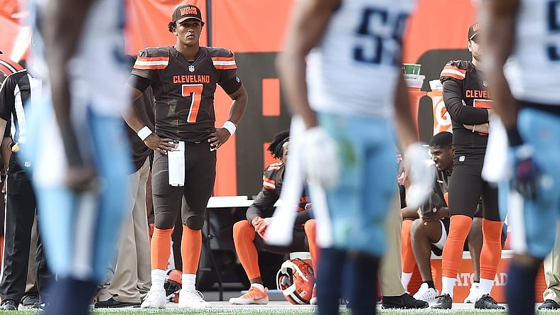 Hue Jackson isn't committing to DeShone Kizer