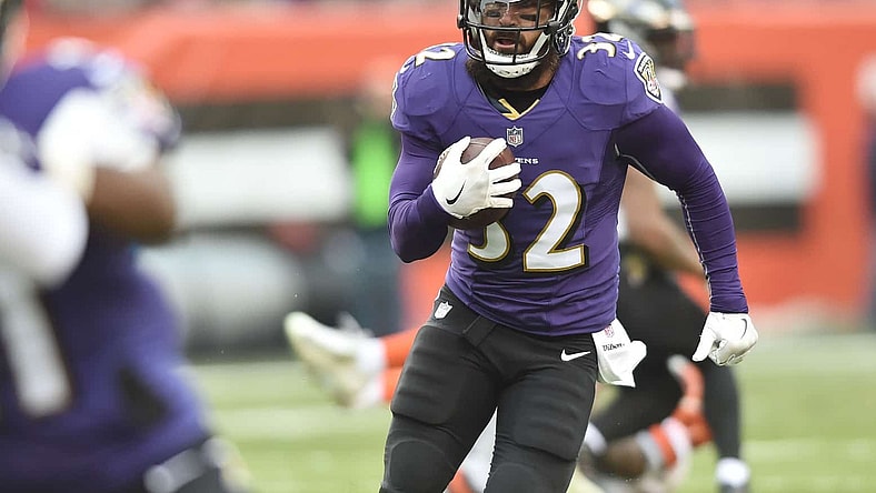 Ravens safety Eric Weddle intercepts a pass