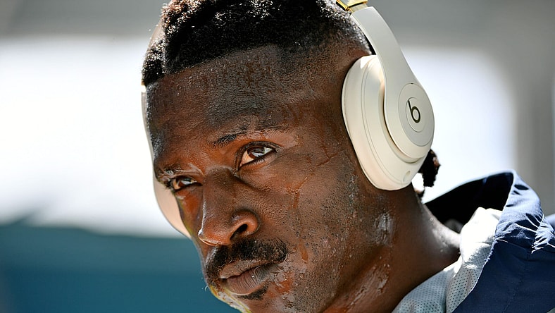 Antonio Brown sign Patriots