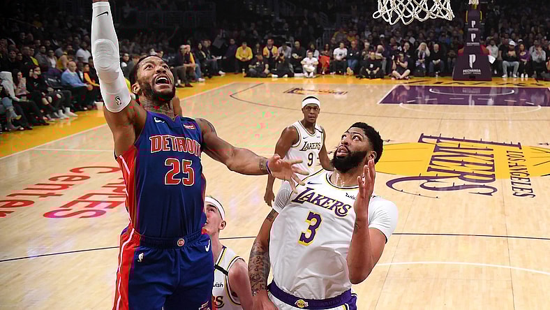 Pistons trade Derrick Rose