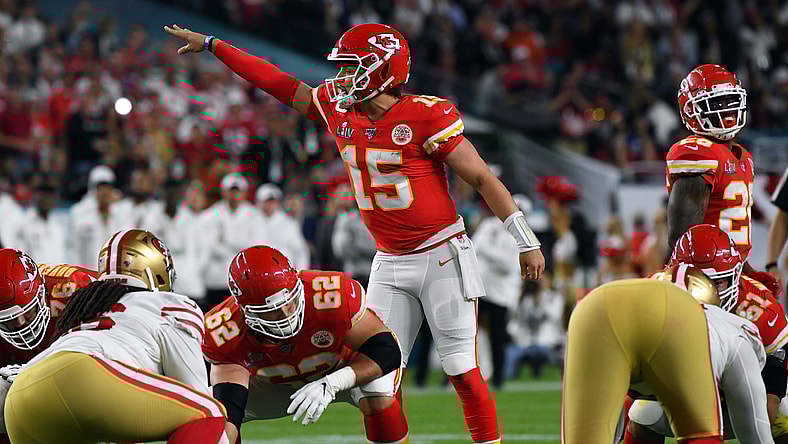 Kansas City Chiefs QB Patrick Mahomes at the line