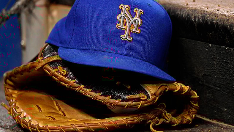 New York Mets hat and glove