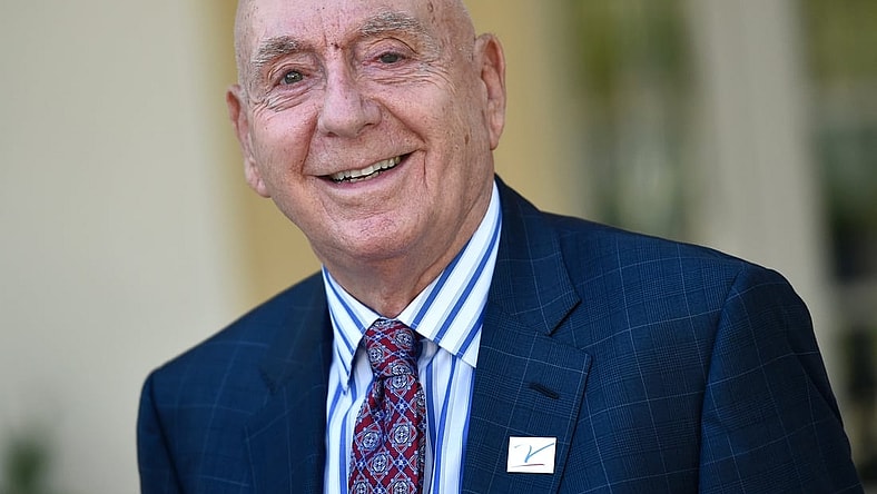 The V Foundation for Cancer Research, a top-rated cancer research charity, and ESPN Hall of Fame Sportscaster Dick Vitale were pleased to announce that the 16th Annual Dick Vitale Gala has raised over $5 million for pediatric cancer research. Held on May 7 at the Ritz-Carlton, Sarasota, the Gala hosted supporters and celebrities to further groundbreaking advancements in childhood cancer research.
Flsar 050921 Sp Gala 13