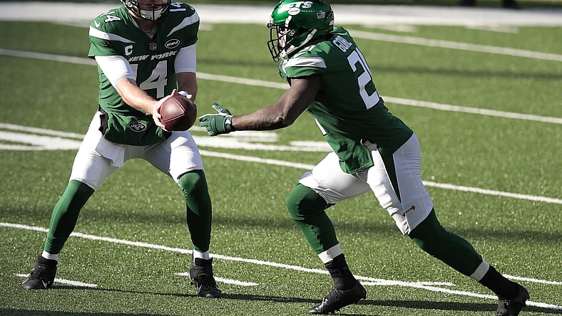 Nov 29, 2020; East Rutherford, New Jersey, USA; New York Jets quarterback Sam Darnold (14) hands the ball off to running back Frank Gore (21) against the Miami Dolphins during the first half at MetLife Stadium. Mandatory Credit: Vincent Carchietta-USA TODAY Sports