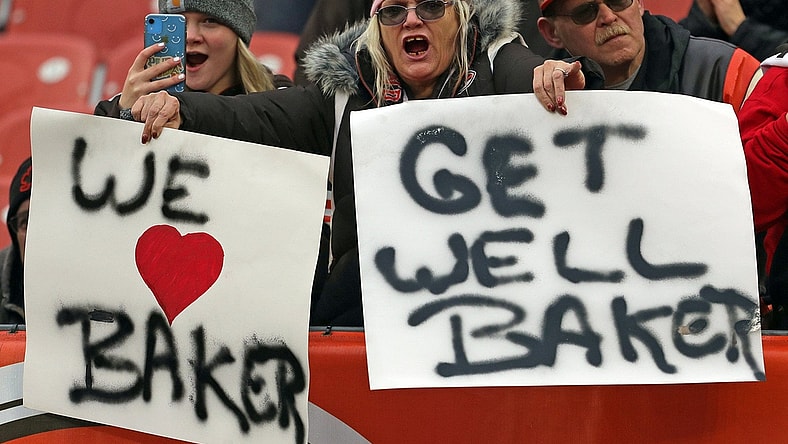 A Cleveland Browns fan shows support for quarterback Baker Mayfield during the first half against the Cincinnati Bengals, Sunday, Jan. 9, 2022, in Cleveland.

Browns 19 1