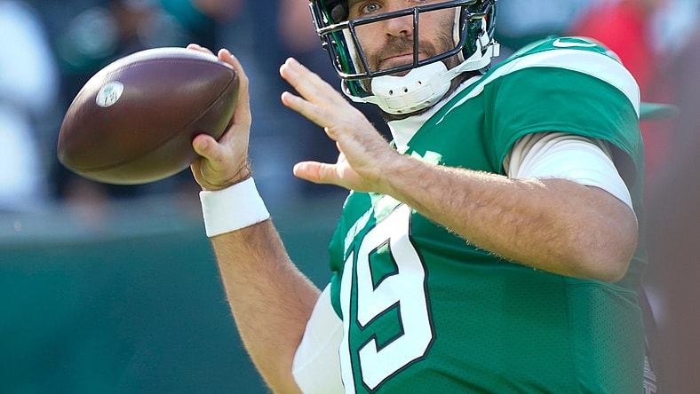 Nov 21, 2021; East Rutherford, N.J., USA;  New York Jets quarterback Joe Flacco (19) pre game at MetLife Stadium. Mandatory Credit: Robert Deutsch-USA TODAY Sports