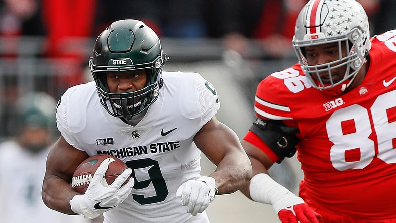 Michigan State Spartans running back Kenneth Walker III (9) runs past Ohio State Buckeyes defensive tackle Jerron Cage (86) during the first quarter of the NCAA football game at Ohio Stadium in Columbus on Saturday, Nov. 20, 2021.

Michigan State Spartans At Ohio State Buckeyes Football