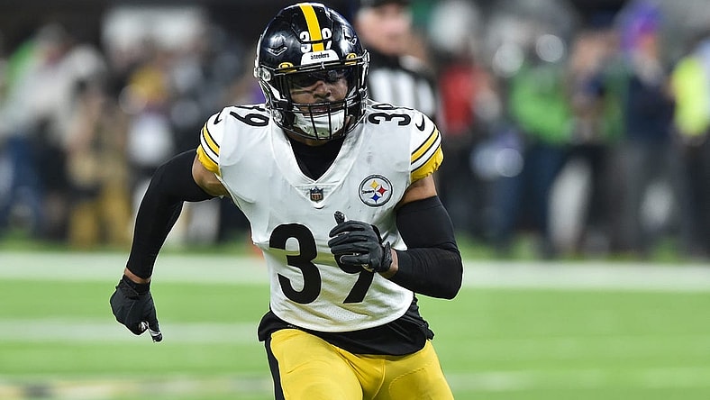 Dec 9, 2021; Minneapolis, Minnesota, USA; Pittsburgh Steelers free safety Minkah Fitzpatrick (39) in action against the Minnesota Vikings at U.S. Bank Stadium. Mandatory Credit: Jeffrey Becker-USA TODAY Sports
