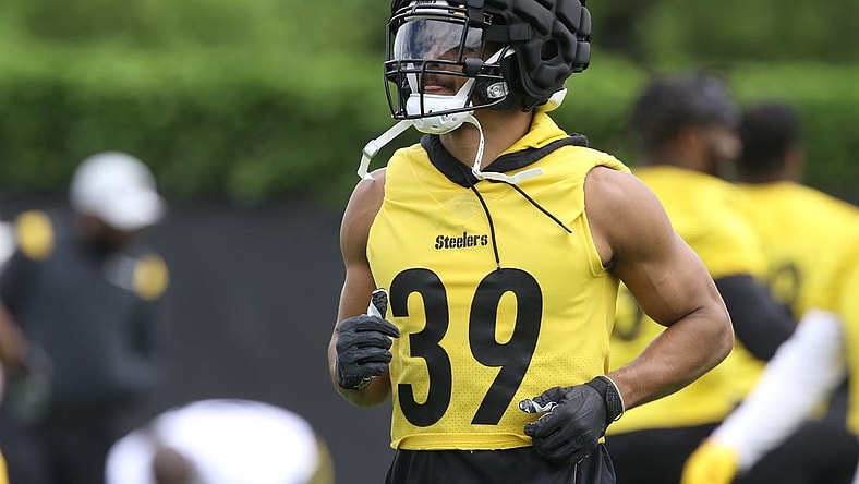 Jun 9, 2022; Pittsburgh, Pennsylvania, USA;  Pittsburgh Steelers safety Minkah Fitzpatrick (39) participates in minicamp at UPMC Rooney Sports Complex.. Mandatory Credit: Charles LeClaire-USA TODAY Sports