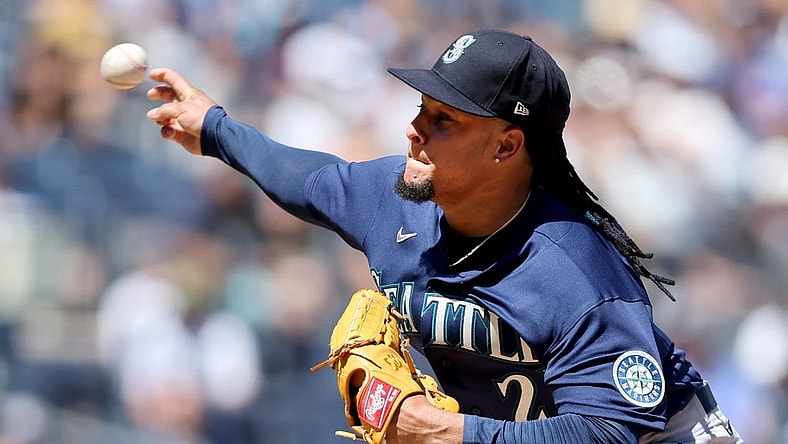 Aug 3, 2022; Bronx, New York, USA; Seattle Mariners starting pitcher Luis Castillo (21) pitches against the New York Yankees during the third inning at Yankee Stadium. Mandatory Credit: Brad Penner-USA TODAY Sports