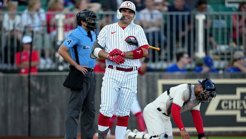 Cincinnati Reds first baseman Joey Votto (19) steps out of the batter  s box and smiles during his at-bat in the third inning of a baseball game against the Chicago Cubs, Thursday, Aug. 11, 2022, at the MLB Field of Dreams stadium in Dyersville, Iowa.

Mlb Field Of Dreams Game Cincinnati Reds At Chicago Cubs Aug 11 3666