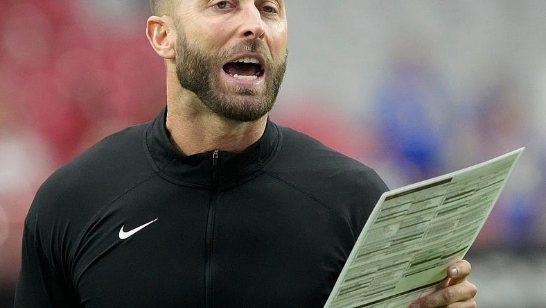 Sep 25, 2022; Glendale, Ariz., U.S.; Arizona Cardinals head coach Kliff Kingsbury instructs his players before playing against the Los Angeles Rams at State Farm Stadium.
Nfl Rams At Cardinals