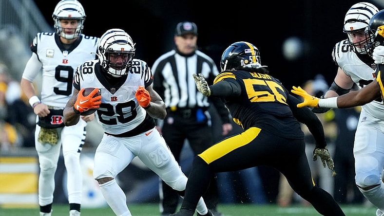 Nov 20, 2022, Pittsburgh, Pennsylvania, USA; Cincinnati Bengals running back Joe Mixon (28) carries the ball in the first quarter against the Pittsburgh Steelers at Acrisure Stadium Mandatory Credit: Kareem Elgazzar/The Enquirer-USA TODAY Sports