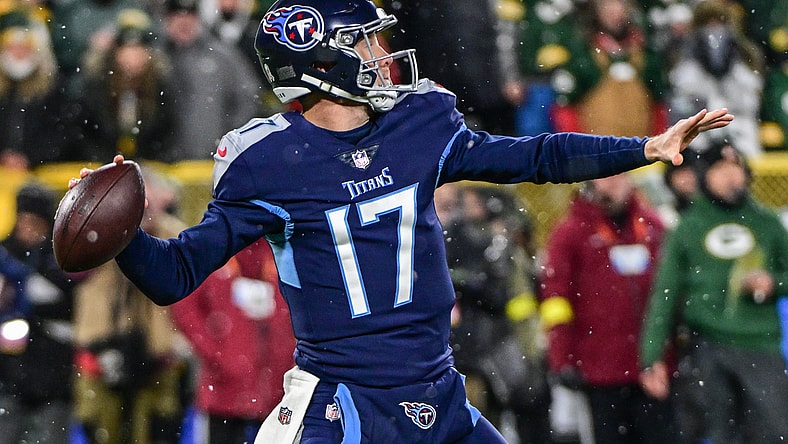 NFL: Tennessee Titans at Green Bay Packers