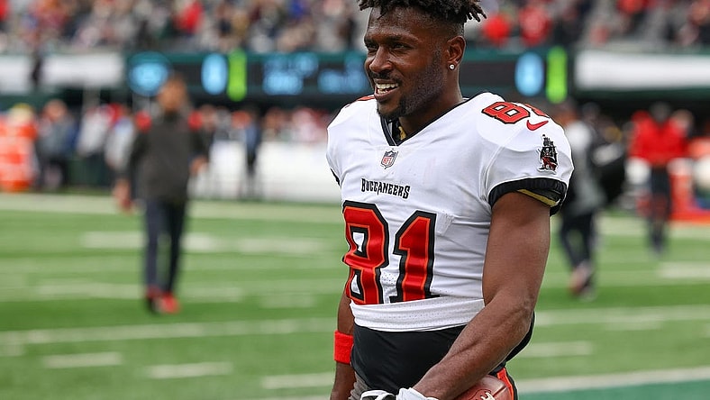 Jan 2, 2022; East Rutherford, New Jersey, USA; Tampa Bay Buccaneers wide receiver Antonio Brown (81) on the field before the game against the New York Jets during the second half at MetLife Stadium. Mandatory Credit: Vincent Carchietta-USA TODAY Sports