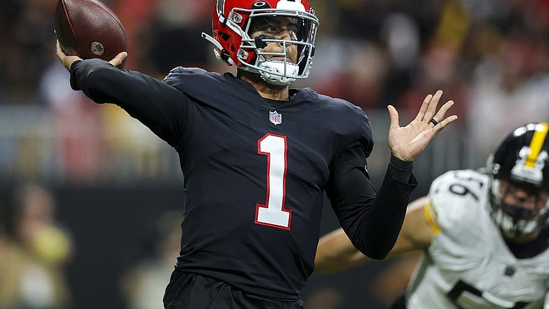Dec 4, 2022; Atlanta, Georgia, USA; Atlanta Falcons quarterback Marcus Mariota (1) throws against the Pittsburgh Steelers in the first quarter at Mercedes-Benz Stadium. Mandatory Credit: Brett Davis-USA TODAY Sports
