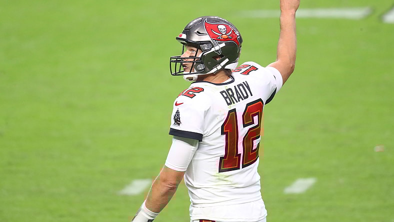 las vegas raiders sign tom brady