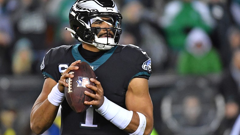 jalen hurts injury, shoulder