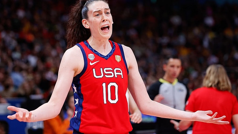 OCT 1, 2022; Sydney, AUS; Breanna Stewart (10)    in third quarter of FIBA Women's World Cup final against China at Sydney SuperDome. Mandatory Credit: Yukihito Taguchi-USA TODAY Sports