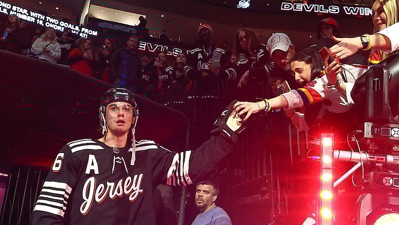 NHL: Vancouver Canucks at New Jersey Devils