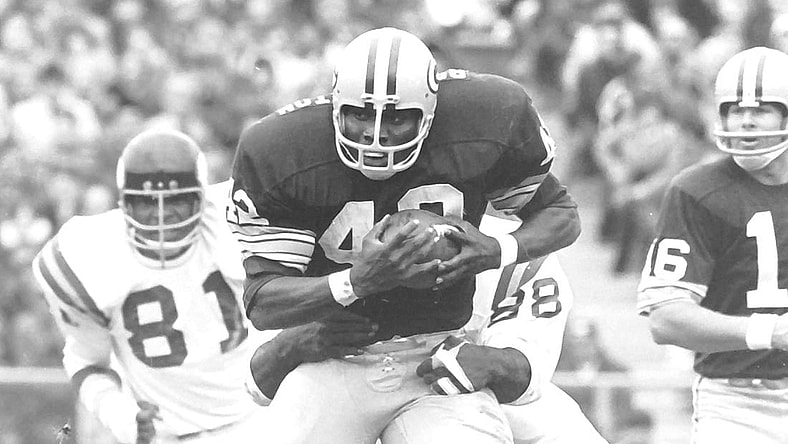 Green Bay Packers' John Brockington (42) runs the ball against the Minnesota Vikings at Lambeau Field on Oct. 29, 1972. The Vikings defeated the Packers 27-13, one of only four regular-season losses for Green Bay.