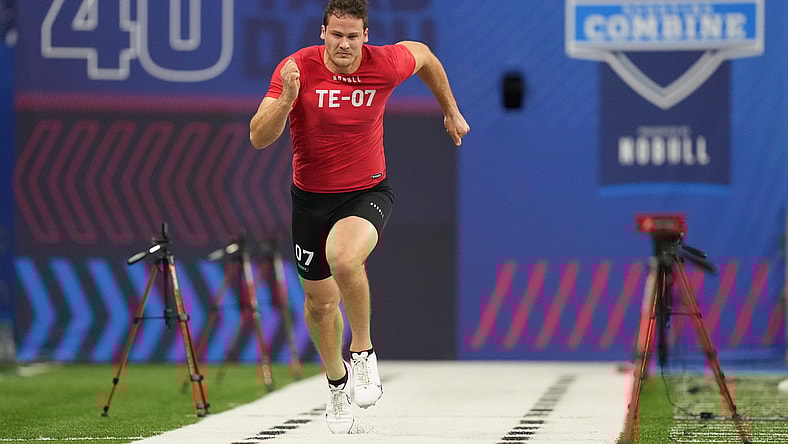 dallas cowboys mock draft: sam laporta